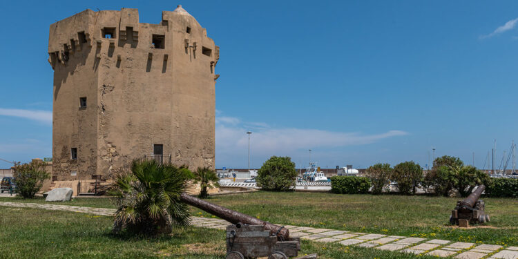 Torre Aragonese, Porto Torres. 📷 Adobe Stock