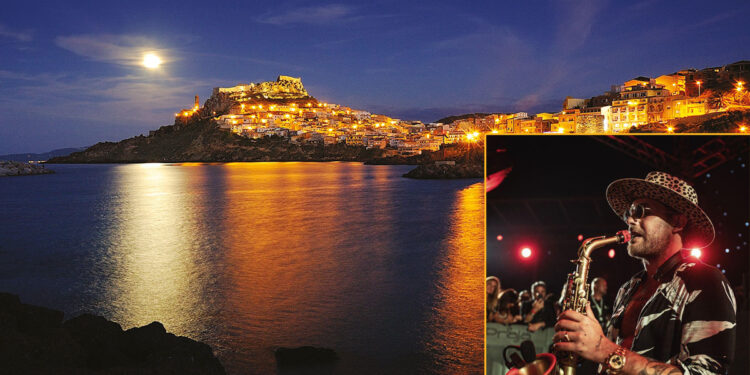 Una veduta notturna di Castelsardo e nel riquadro Jimmy Sax