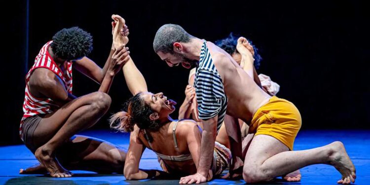 Lo spettacolo “Without Color”, produzione Gruppo e-Motion. ? Mario Sguotti