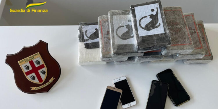 Olbia: 62enne nuorese trasporta farina e alimenti, ma anche 10 chili di cocaina purissima