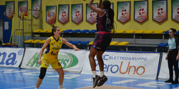 Joyner Michelle Holmes. ? Dinamo Basket