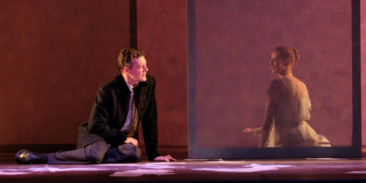 "La vita al contrario" con Giorgio Lupano. ? Luigi Cerati