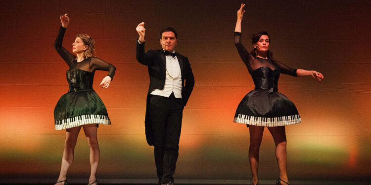 “Preziose Ridicole”: Benedicta Boccoli, Stefano Artissunch e Lorenza Mario