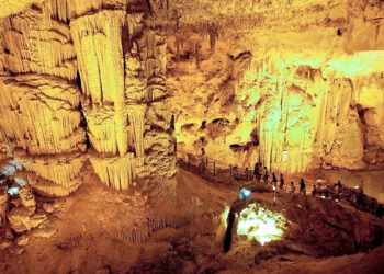 La Grotta di Nettuno ad Alghero. ? Depositphotos