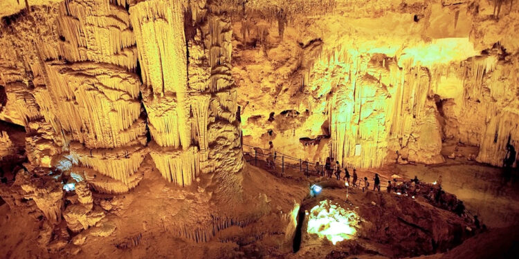 La Grotta di Nettuno ad Alghero. 📷 Depositphotos