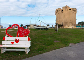La "Panchina degli innamorati" a Porto Torres
