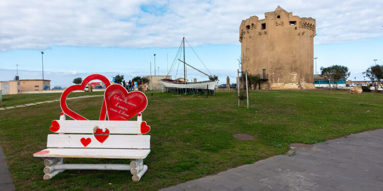 La "Panchina degli innamorati" a Porto Torres