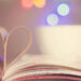 Libro con pagine piegate a cuore. ? Depositphotos