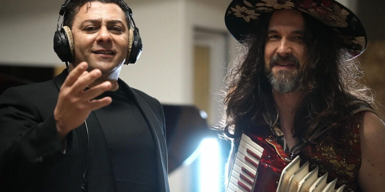 Luca Bassanese e il tenore Amadi Lagha nel video di “Ridi Pagliaccio”