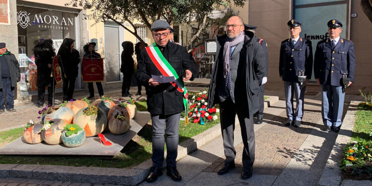 Oristano, il sindaco Sanna e il Prefetto Stelo alla cerimonia in ricordo delle vittime delle foibe