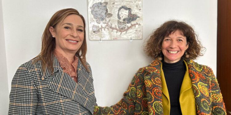 Oristano, l'assessore Fozzi e il dirigente scolastico Feltrin scoprono la targa 1522