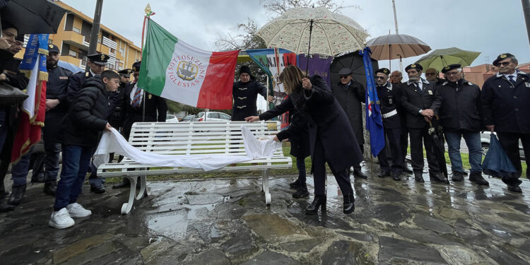 Quartu, inaugurazione della panchina bianca