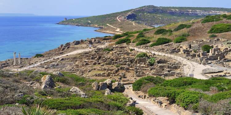 L'area archeologica di Tharros. 📷 Depositphotos