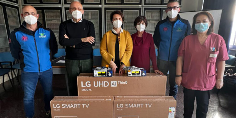 Donazione televisori e saturimetri alla Pediatria di Sassari