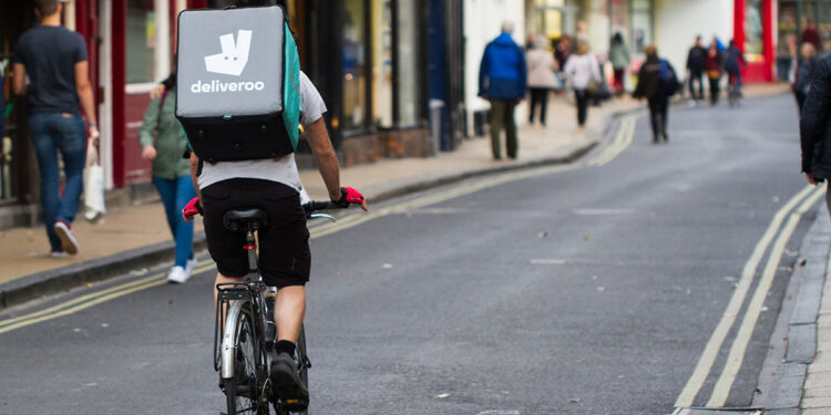 Rider Deliveroo. ? Depositphotos