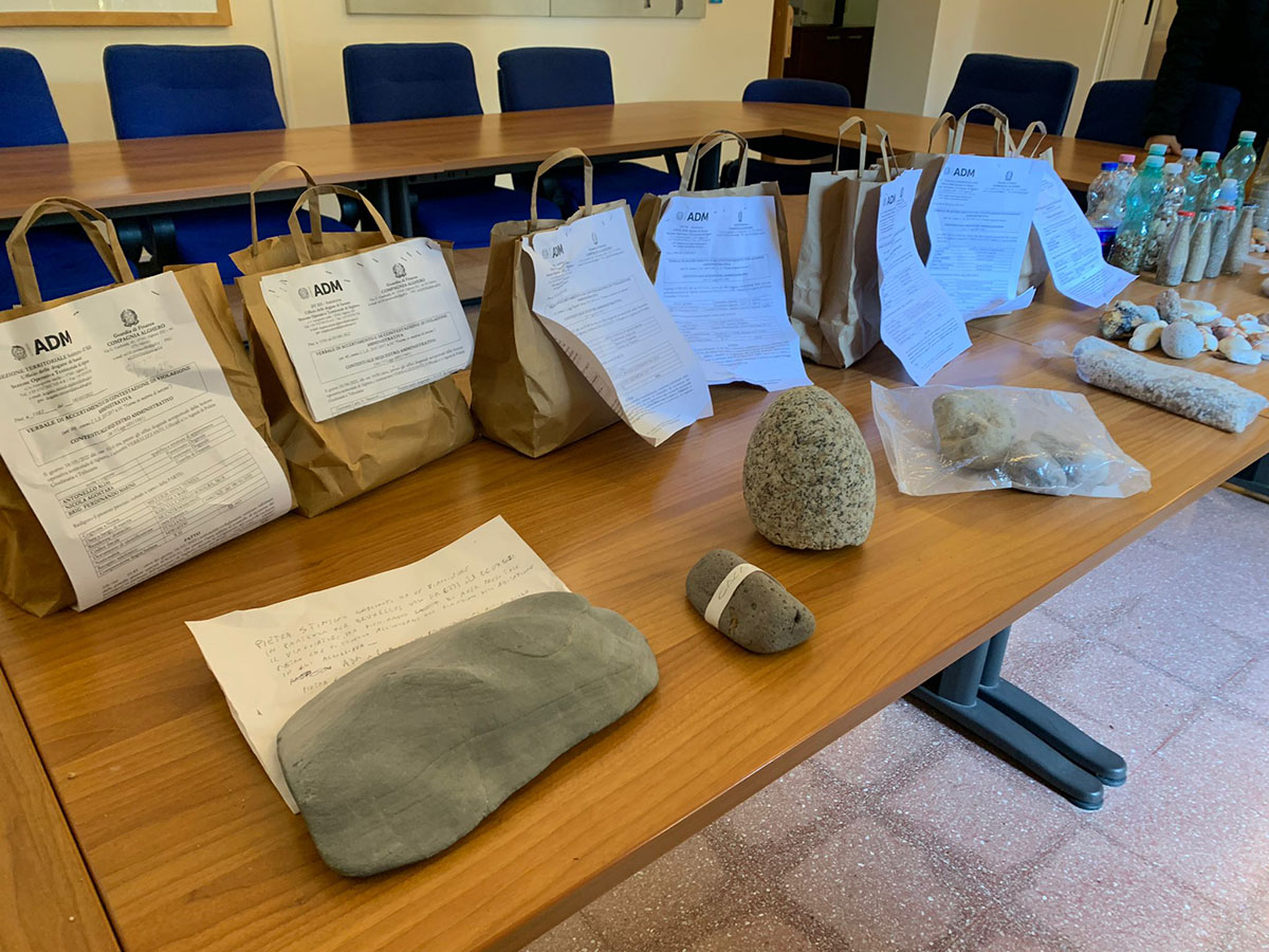 300 kg di sabbia, conchiglie e ciottoli da ricollocare