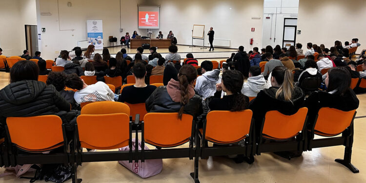 A scuola con l'Avis, studenti liceo scientifico Marconi