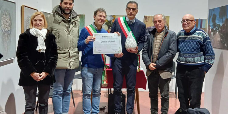 Castrocaro, la consegna del riconoscimento al vicesindaco di Nuoro Fabrizio Beccu