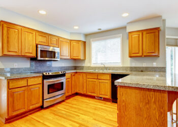 Cucina in legno. ? Depositphotos