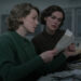 Da sinistra: Carrie Coon (Jean Cole) e Keira Knightley (Loretta McLaughlin) in “Lo strangolatore di Boston”. ? Claire Folger | © 2022 20th Century Studios