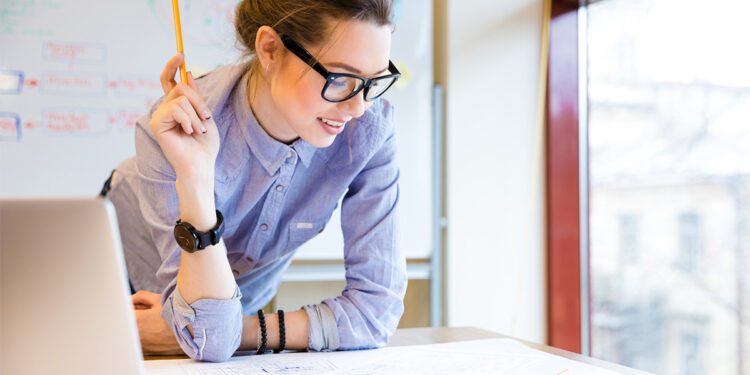 Ragazza progetto. ? Depositphotos