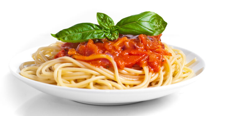 Spaghetti al sugo. 📷 Depositphotos