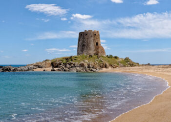 Torre di Barì a Barisardo. ? Depositphotos