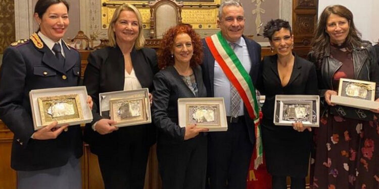 Viviana Lantini riceve il premio Ninetta Bartoli