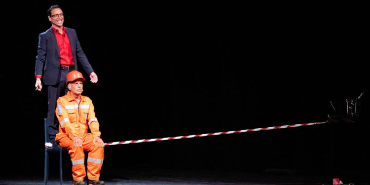 “A Chi Esita” della Compagnia Rossolevante