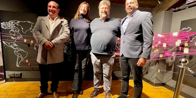 I rappresentanti di Nox Oceani e gli argentini premiati all'Ecomuseo Egea di Fertilia