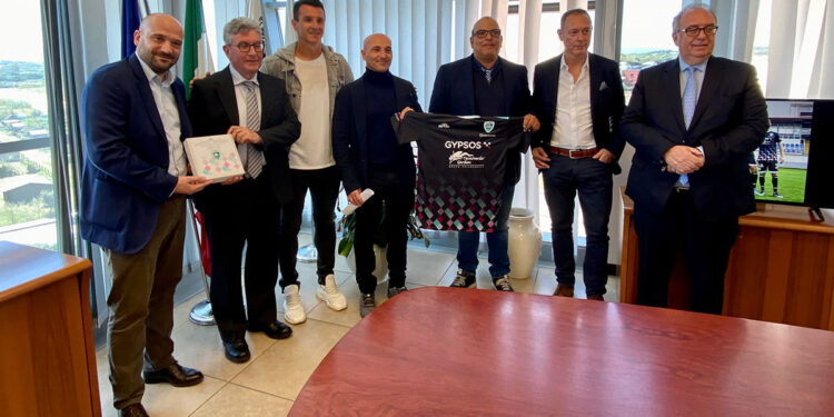 Asl Gallura e Olbia Calcio, consegna delle smart tv