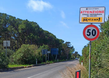 Cartello "Attenzione ai ciclisti"