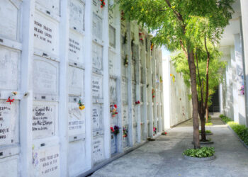 Cimitero loculi. ? Depositphotos