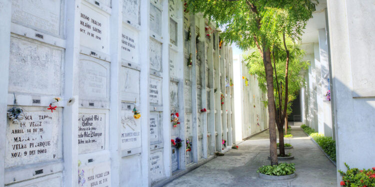 Cimitero loculi. ? Depositphotos