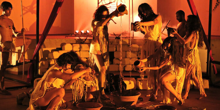 “IsKar - L’Anima Sacra della Luna” della compagnia Teatro Circo Maccus