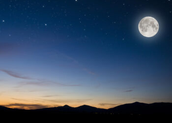 Luna piena. ? Depositphotos