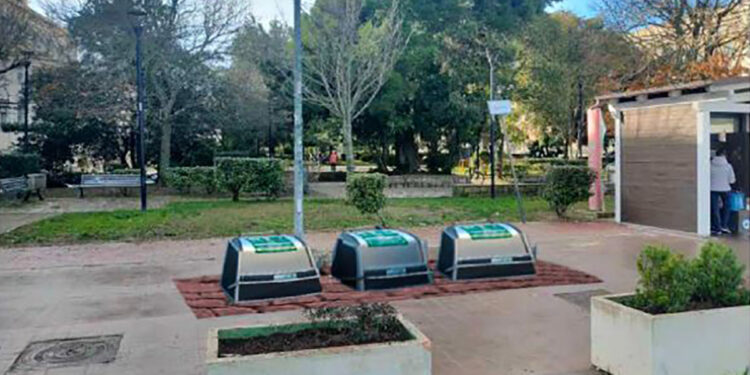 Nuoro, simulazione isole ecologiche a scomparsa in Piazza Italia