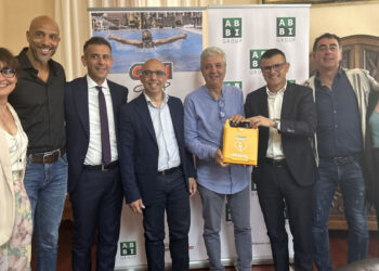 Crai e Abbi donano il defibrillatore al Comune di Oristano