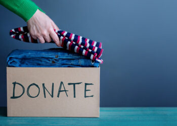 Donazione indumenti solidarietà. ? Depositphotos