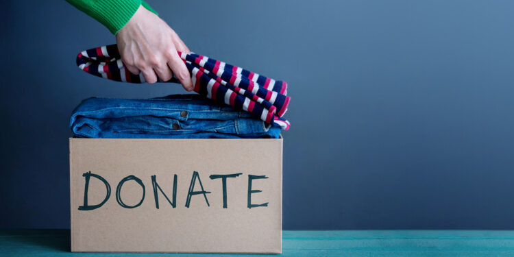Donazione indumenti solidarietà. ? Depositphotos