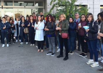 Fiaccole accese a Olbia per la psichiatra Barbara Capovani e per tutti gli operatori vittime di aggressioni