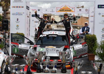 Giacomo Scattolon e Sauro Farnocchia sul podio del Rally Golfo dell’Asinara. ? Massimo Bettiol