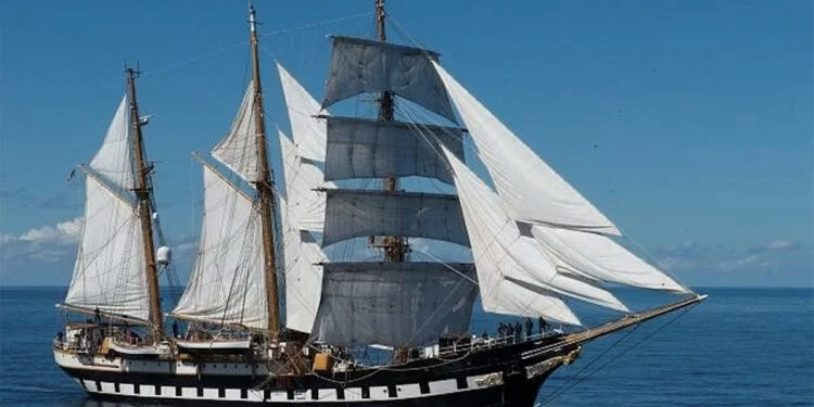 La Nave Palinuro della Marina Militare