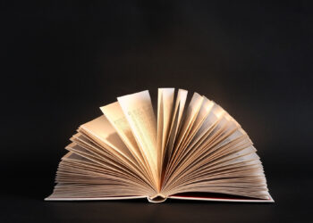 Libro antico. ? Depositphotos