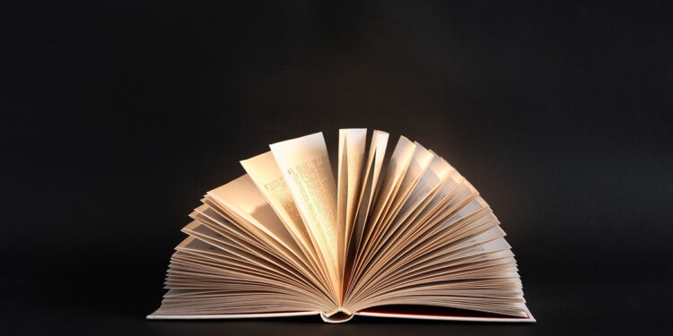 Libro antico. ? Depositphotos