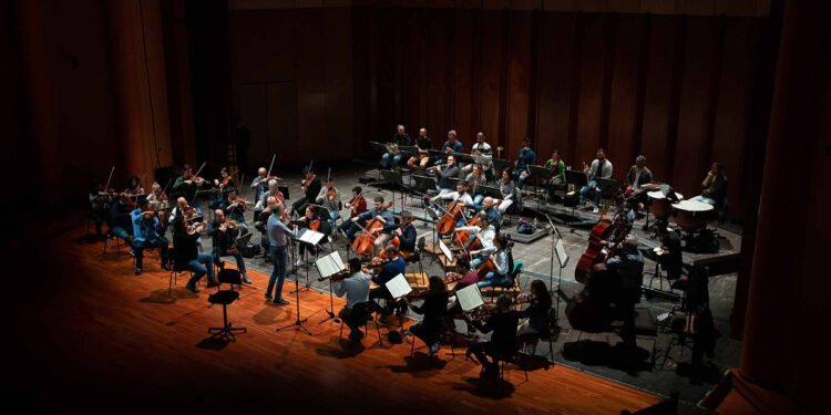 L'orchestra del De Carolis al Comunale nella prima prova con la nuova camera acustica