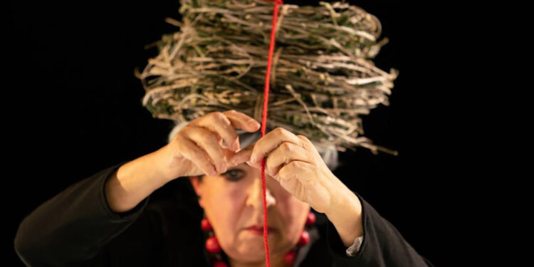 "Sig.ra Rossetta" della compagnia Is Mascareddas. ? Pagina Facebook @ismascareddas