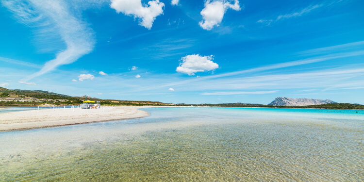 Spiaggia di Lu Impostu, San Teodoro. ? Depositphotos