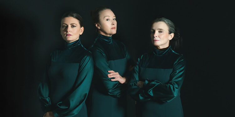 "Tre donne" de La Fabbrica Illuminata. ? Daniela Serpi