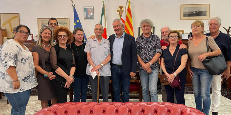 Alghero, il Sindaco Conoci premia Gordon Jenkin